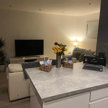 Spacious One Bedroom Ground Floor Apartment Харрогейт Экстерьер фото
