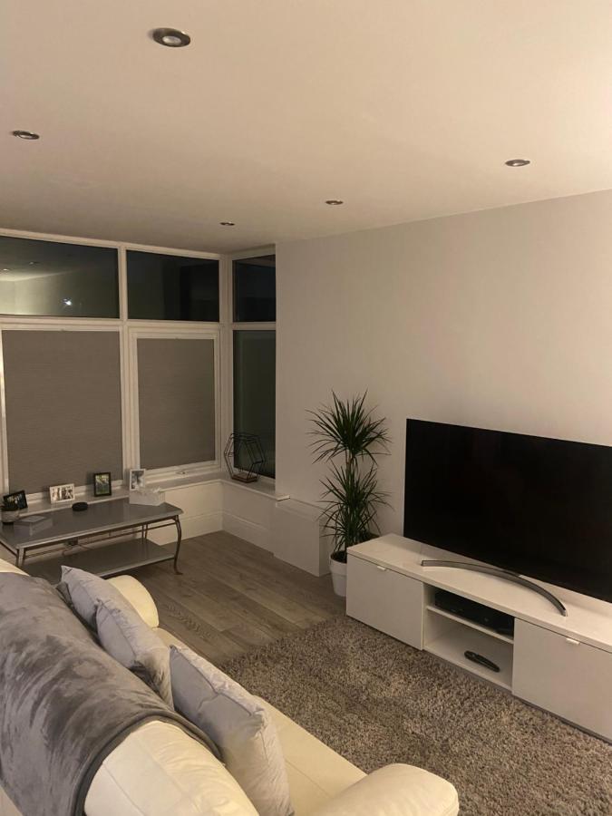 Spacious One Bedroom Ground Floor Apartment Харрогейт Экстерьер фото